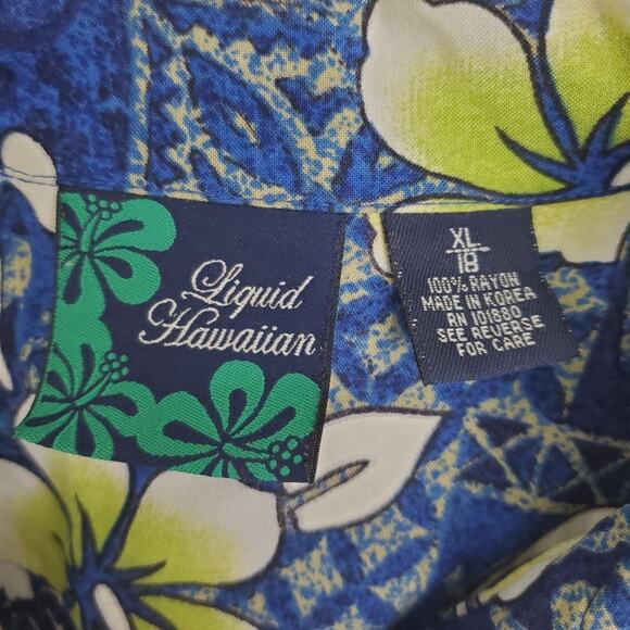 Liquid Hawaiian | Tropical Floral Print Button Up Short Sleeve Shirt - Picture 5 of 8